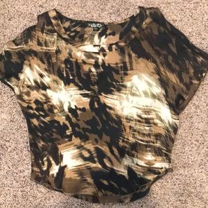 Guess silk camo inspired top. Size XS but oversized and can easily fit a small.